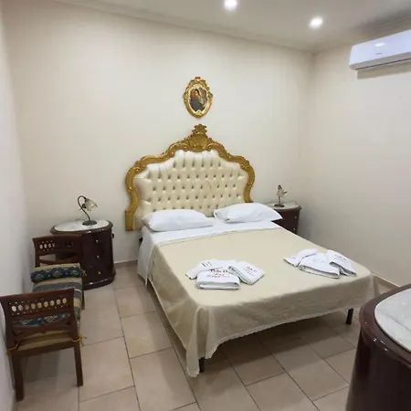 Beb Don Gennaro فندق مبيت وإفطار نابولي